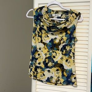 Sleeveless blouse , jones studio, size S  as new.